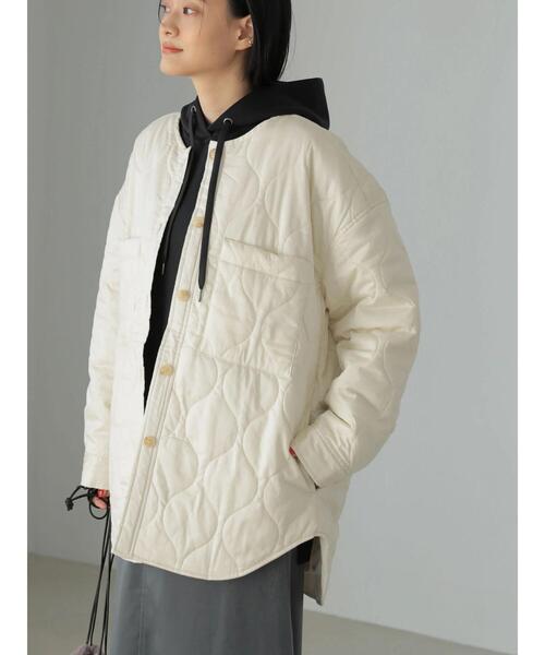 AMERICAN HOLIC(アメリカンホリック)の「ノーカラーキルトジャケット(ブルゾン・レディース・アイボリー/カーキ・M/L)」の3枚目の写真