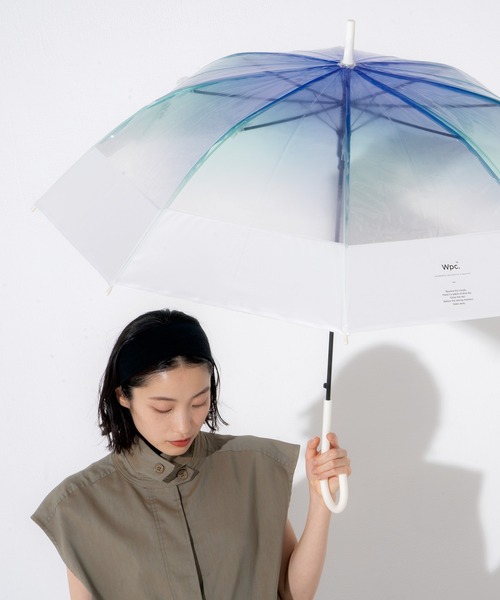 Wpc.（ダブリュピーシー）の「★［ビニール傘］空色アンブレラ 切り継ぎグラデーション 長傘 雨傘 Wpc.（長傘・レディース・ピンク/ブルー/グリーン・FREE）」の12枚目の写真