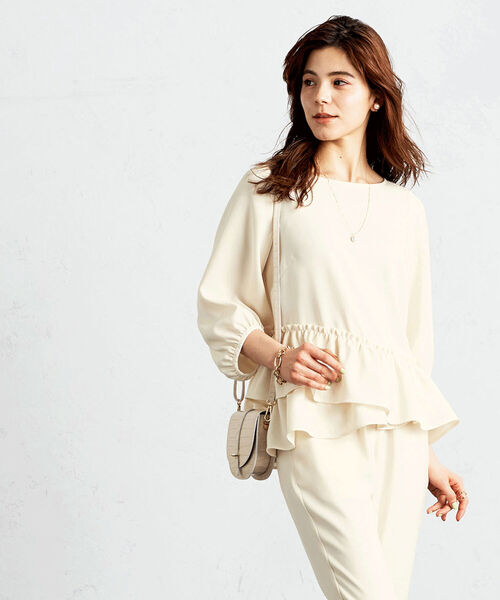 NOLLEY’S Sophi（ノーリーズソフィ）の「◇【WEB限定】裾フリルブラウス（シャツ/ブラウス・レディース・オフホワイト/ブラック/グレイッシュベージュ/ネイビー・FREE）」の2枚目の写真