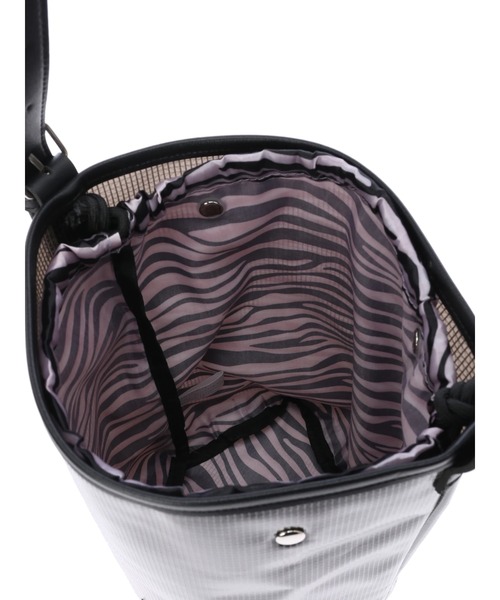 koe（コエ）の「【ビーチバッグ】PVCメッシュバケツショルダー*（ショルダーバッグ・レディース・ブラック/オフホワイト/クリア/ライトイエロー・FREE）」の15枚目の写真