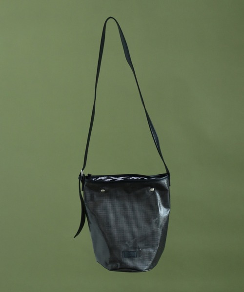 koe（コエ）の「【ビーチバッグ】PVCメッシュバケツショルダー*（ショルダーバッグ・レディース・ブラック/オフホワイト/クリア/ライトイエロー・FREE）」の22枚目の写真