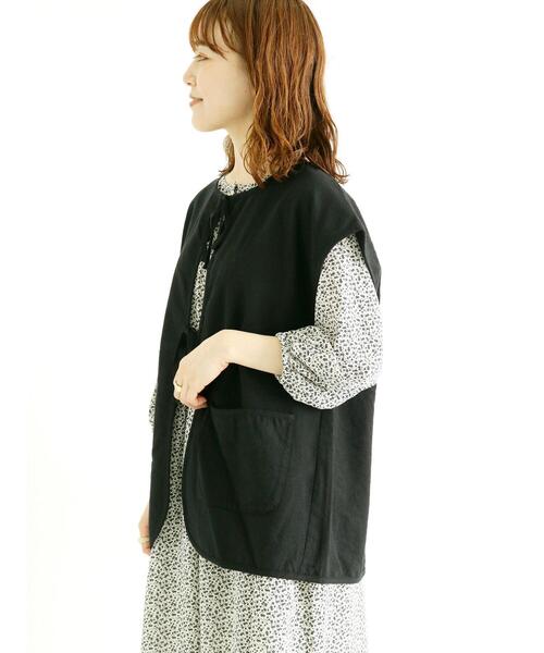 ehka sopo（エヘカソポ）の「キルトステッチベスト（ベスト・レディース・ブラック/カーキ/キナリ・ﾌﾘ-）」の6枚目の写真