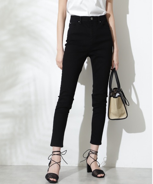 JILL STUART(ジルスチュアート)の「◆メノールデニムパンツ(デニムパンツ・レディース・ブラック/ブルー・4/2/0)」の2枚目の写真