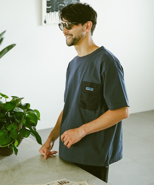 BAYFLOW(ベイフロー)の「【SEQUEL(シークエル)×BAYFLOW】ポケットS/S Tシャツ(Tシャツ/カットソー・メンズ・ホワイト/チャコール・MEDIUM/LARGE)」の2枚目の写真