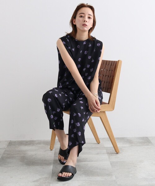 INDIVI（インディヴィ）の「◆【洗える/アシメ】フラワーノースリーブトップス（Tシャツ/カットソー・レディース・ブラック系/グリーン系その他2・19/05/34/38/15 /13）」の12枚目の写真