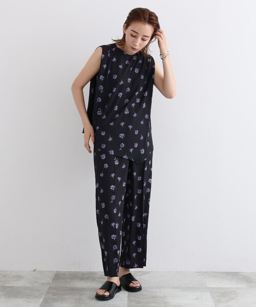 INDIVI（インディヴィ）の「◆【洗える/アシメ】フラワーノースリーブトップス（Tシャツ/カットソー・レディース・ブラック系/グリーン系その他2・19/05/34/38/15 /13）」の13枚目の写真