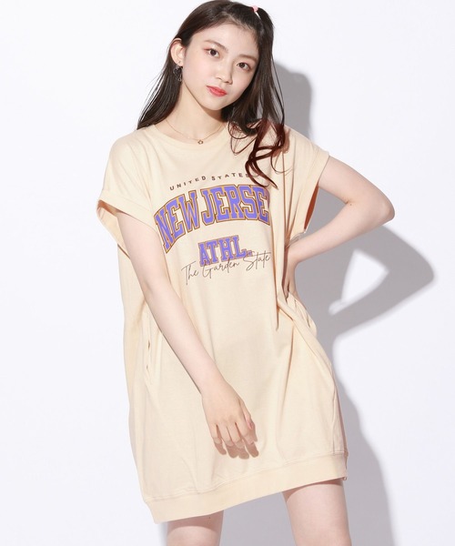 repipi armario（レピピ アルマリオ）の「カレッジロゴフレンチスリーブワンピース（ワンピース・キッズ・ブラック/グリーン/ベージュ・LARGE/MEDIUM/SMALL）」の2枚目の写真