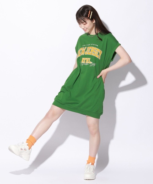 repipi armario（レピピ アルマリオ）の「カレッジロゴフレンチスリーブワンピース（ワンピース・キッズ・ブラック/グリーン/ベージュ・LARGE/MEDIUM/SMALL）」の6枚目の写真