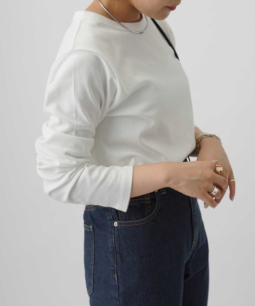 HONEYSUCKLE ROSE（ハニーサックルローズ）の「【HONEYSUCKLE ROSE】レギュラークルーロンＴ（Tシャツ/カットソー・レディース・ホワイト/ブラック・S/M/L）」の2枚目の写真