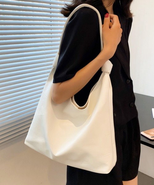 shopnikoniko（ショップニコニコ）の「合成皮革 ノットハンドル トートバッグ（トートバッグ・レディース・ホワイト/ブラウン/ベージュ/ブラック・フリー）」の13枚目の写真