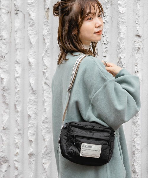 THEATRE PRODUCTS(シアタープロダクツ)の「【THEATRE PRODUCTS】別注キルティングミニショルダーバッグ(ショルダーバッグ・メンズ・ブラック/カーキ・ONE SIZE)」の1枚目の写真