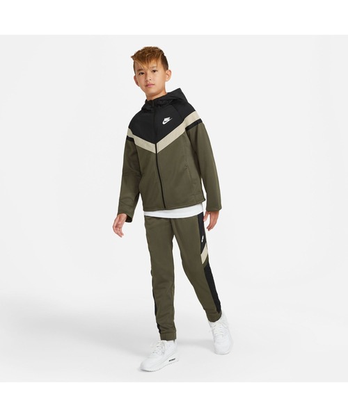 NIKE（ナイキ）の「ナイキ NIKE ナイキ YTH POLY ウーブン OVRLY トラックスーツ（ジャージ・キッズ・ブラック/ホワイト×ブラック・150cm/160cm/130cm/140cm）」の2枚目の写真