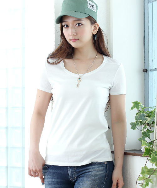 AZUL by moussy（アズールバイマウジー）の「30/-CVC天竺BCヨーク切替R/N半袖PO（Tシャツ/カットソー・レディース・オフホワイト/ブラック/ネイビー/ホワイト系その他/ブラック系その他・X-SMALL/SMALL/LARGE/MEDIUM）」の2枚目の写真