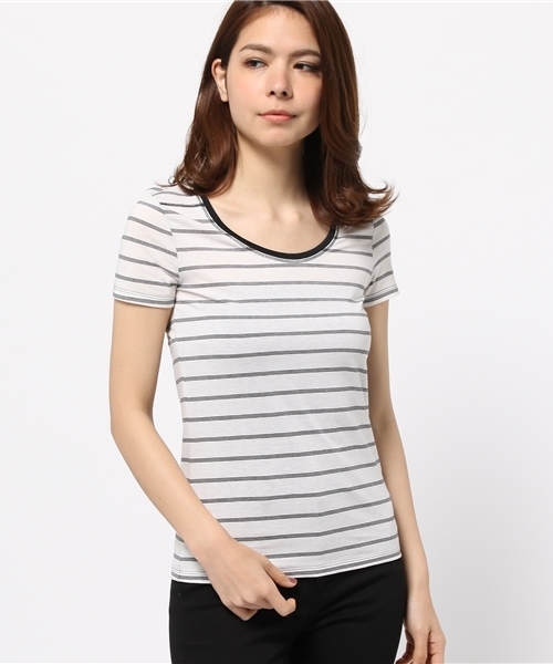 AZUL by moussy（アズールバイマウジー）の「30/-CVC天竺BCヨーク切替R/N半袖PO（Tシャツ/カットソー・レディース・オフホワイト/ブラック/ネイビー/ホワイト系その他/ブラック系その他・X-SMALL/SMALL/LARGE/MEDIUM）」の3枚目の写真