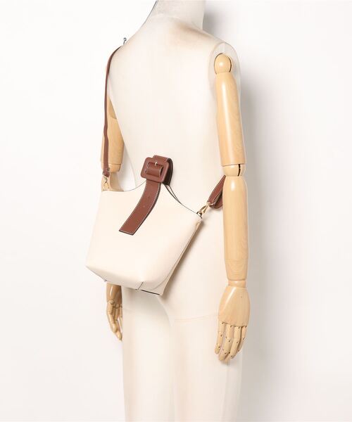 KOBE LETTUCE（コウベレタス）の「2wayステッチワンハンドルバッグ（ハンドバッグ・レディース・グレイッシュベージュ/ブラック系その他/ホワイト系その他/キャメル・FREE）」の17枚目の写真