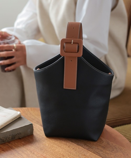 KOBE LETTUCE（コウベレタス）の「2wayステッチワンハンドルバッグ（ハンドバッグ・レディース・グレイッシュベージュ/ブラック系その他/ホワイト系その他/キャメル・FREE）」の3枚目の写真