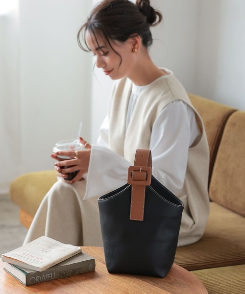 KOBE LETTUCE（コウベレタス）の「2wayステッチワンハンドルバッグ（ハンドバッグ・レディース・グレイッシュベージュ/ブラック系その他/ホワイト系その他/キャメル・FREE）」の5枚目の写真