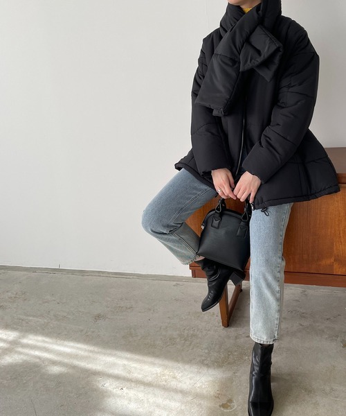 210nouve（トゥージュヌーブ）の「マフラー付きノーカラーエコダウン