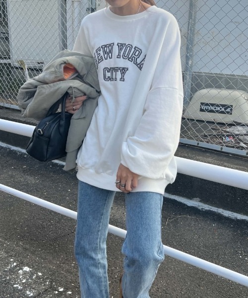 ISOOK（アイスー）の「Big sized logo sweat / ビッグサイズロゴスウェット（chiica select）（スウェット・レディース・ブラック/ホワイト・FREE）」の3枚目の写真