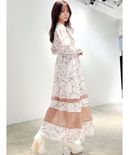 RESEXXY(リゼクシー)の「アシメカラー切替フレアワンピース(ワンピース・レディース・その他1/アイボリー/ネイビー・FREE)」の4枚目の写真