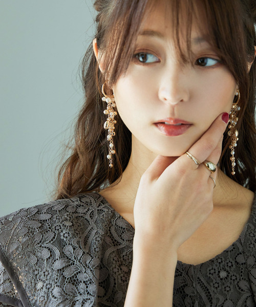 niana(ニアナ)の「ランダムメタルパールロングイヤリング(イヤリング・レディース・シルバー/ゴールド・FREE)」の4枚目の写真