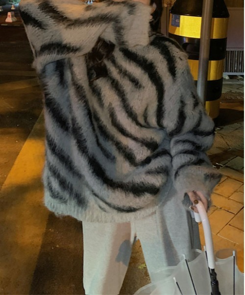 me+em select(ミームセレクト)の「※※ビッグシルエットモヘアライクゼブラニット / big silhouette mohair like zebra knit(ニット/セーター・レディース・ピンク/グリーン/グレー・FREE)」の16枚目の写真