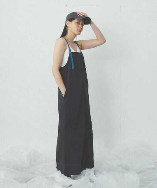 Happy John（ハッピージョン）の「bycolor nylon jumper skirt/バイカラーナイロンジャンパースカート（ジャンパースカート・レディース・ブラック/チャコールグレー・FREE）」の4枚目の写真