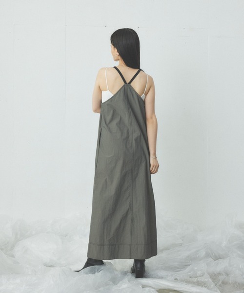 Happy John（ハッピージョン）の「bycolor nylon jumper skirt/バイカラーナイロンジャンパースカート（ジャンパースカート・レディース・ブラック/チャコールグレー・FREE）」の14枚目の写真