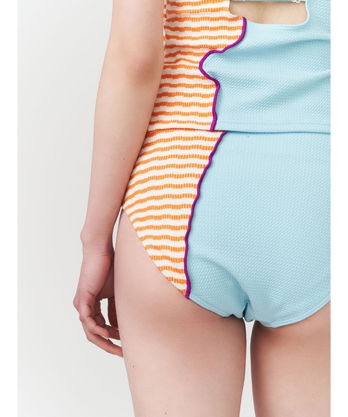 PAMEO POSE（パメオポーズ）の「Wavy Line Cami Bikini（水着・レディース・スカイブルー/ホワイト/ネイビー系・FREE）」の14枚目の写真