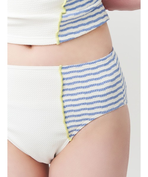 PAMEO POSE（パメオポーズ）の「Wavy Line Cami Bikini（水着・レディース・スカイブルー/ホワイト/ネイビー系・FREE）」の21枚目の写真