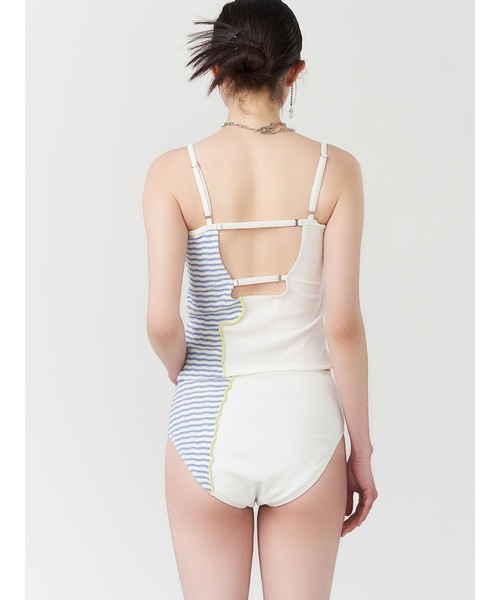 PAMEO POSE（パメオポーズ）の「Wavy Line Cami Bikini（水着・レディース・スカイブルー/ホワイト/ネイビー系・FREE）」の22枚目の写真