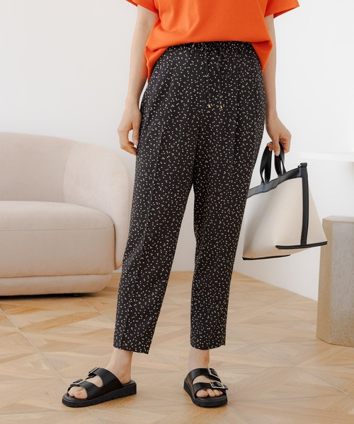 Elura（エルーラ）の「サラサラサマーテーパードパンツ/163380（その他パンツ・レディース・グリーン系その他4/ブラック/ネイビー/ライトピンク/ホワイト/ダークブラウン/ホワイト系その他5/ダークネイビー/グレー系その他7/カーキ/グリーン系その他・SMALL/MEDIUM/LARGE/X-LARGE）」の2枚目の写真