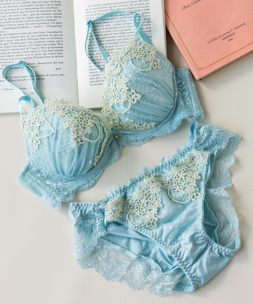 fran de lingerie（フランデランジェリー）の「レース・オン・レースの繊細ランジェリーすっきりラインの谷間メイクブラ 「シャンドフルール」 ブラジャー（ブラ&ショーツ・レディース・ミント/オレンジ/アイボリー・B75/C70/D65/E70/F65/F75/B70/C65/D70/E65/E75/G65/G75/C75/F70/B65/D75/G70）」の3枚目の写真