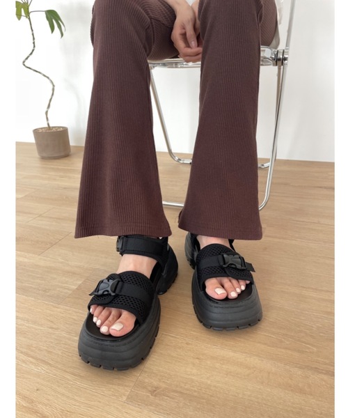 Didot.showroom（ディドット ショールーム）の「メッシュベルト厚底サンダル（サンダル・レディース・ブラック・22.5cm/23cm/23.5cm/24cm/24.5cm/25cm）」の4枚目の写真