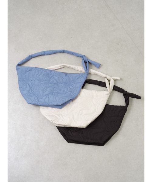COLONY 2139（コロニートゥーワンスリーナイン）の「ニュアンス柄キルトボンディングショルダー（ショルダーバッグ・レディース・ブラック/アイボリー/サックスブルー・FREE）」の5枚目の写真