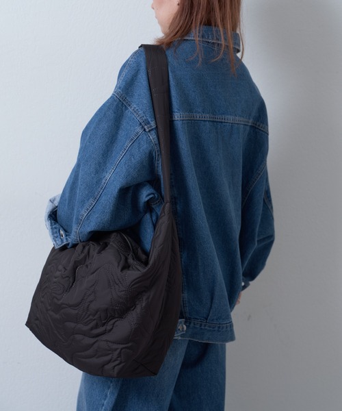 COLONY 2139（コロニートゥーワンスリーナイン）の「ニュアンス柄キルトボンディングショルダー（ショルダーバッグ・レディース・ブラック/アイボリー/サックスブルー・FREE）」の13枚目の写真