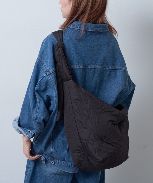 COLONY 2139（コロニートゥーワンスリーナイン）の「ニュアンス柄キルトボンディングショルダー（ショルダーバッグ・レディース・ブラック/アイボリー/サックスブルー・FREE）」の10枚目の写真