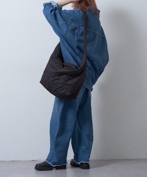 COLONY 2139（コロニートゥーワンスリーナイン）の「ニュアンス柄キルトボンディングショルダー（ショルダーバッグ・レディース・ブラック/アイボリー/サックスブルー・FREE）」の16枚目の写真