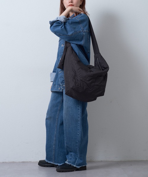 COLONY 2139（コロニートゥーワンスリーナイン）の「ニュアンス柄キルトボンディングショルダー（ショルダーバッグ・レディース・ブラック/アイボリー/サックスブルー・FREE）」の17枚目の写真