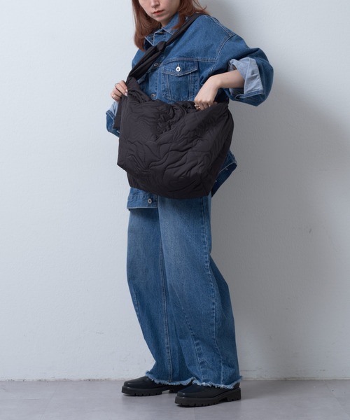 COLONY 2139（コロニートゥーワンスリーナイン）の「ニュアンス柄キルトボンディングショルダー（ショルダーバッグ・レディース・ブラック/アイボリー/サックスブルー・FREE）」の18枚目の写真