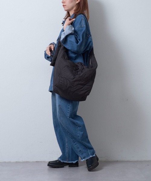 COLONY 2139（コロニートゥーワンスリーナイン）の「ニュアンス柄キルトボンディングショルダー（ショルダーバッグ・レディース・ブラック/アイボリー/サックスブルー・FREE）」の14枚目の写真