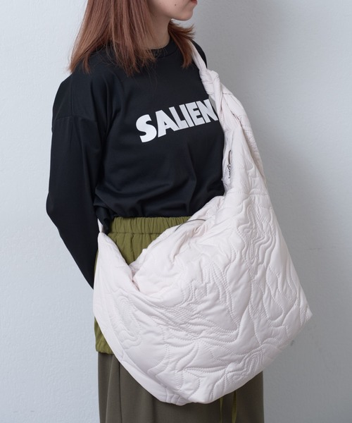 COLONY 2139（コロニートゥーワンスリーナイン）の「ニュアンス柄キルトボンディングショルダー（ショルダーバッグ・レディース・ブラック/アイボリー/サックスブルー・FREE）」の22枚目の写真