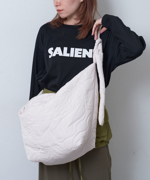 COLONY 2139（コロニートゥーワンスリーナイン）の「ニュアンス柄キルトボンディングショルダー（ショルダーバッグ・レディース・ブラック/アイボリー/サックスブルー・FREE）」の21枚目の写真