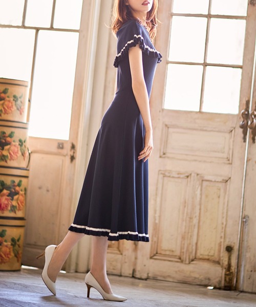 配色ライン入りフリル付きケープライクシャリ感ニットワンピース　ベージュ tocco closet（トッコ クローゼット）の「配色ライン入りフリル