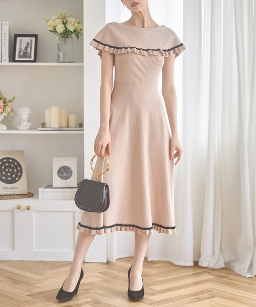 配色ライン入りフリル付きケープライクシャリ感ニットワンピース　ベージュ tocco closet（トッコ クローゼット）の「配色ライン入りフリル