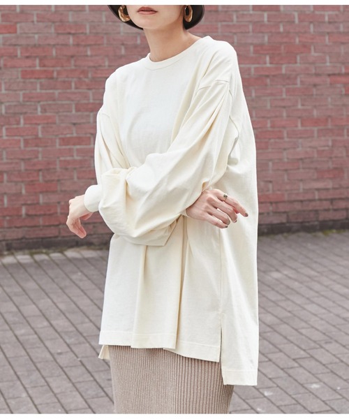 Settimissimo（セッティミッシモ）の「バックタックボリュームスリーブロングTシャツ（Tシャツ/カットソー・レディース・アイボリー/スミクロ/ブラウン・FREE）」の4枚目の写真