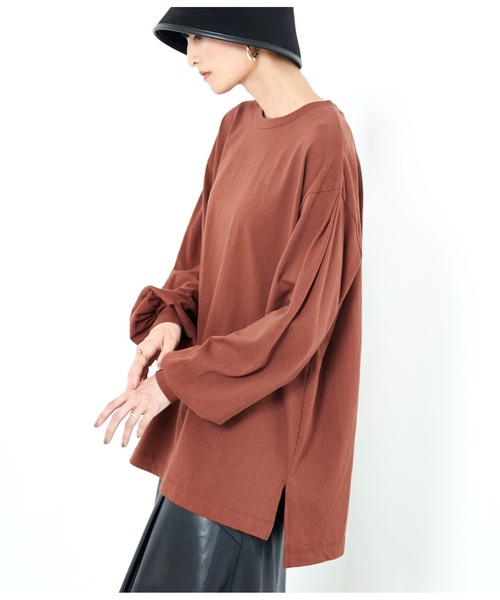 Settimissimo（セッティミッシモ）の「バックタックボリュームスリーブロングTシャツ（Tシャツ/カットソー・レディース・アイボリー/スミクロ/ブラウン・FREE）」の9枚目の写真