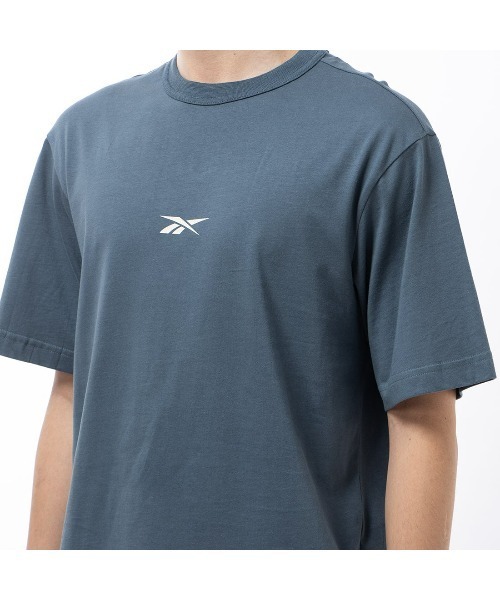 Reebok(リーボック)の「ノーマター ザ テスト Tシャツ / NO MATTER THE TEST GFX SS TEE(Tシャツ/カットソー・メンズ・ブルーグレー・X-SMALL/X-LARGE/SMALL/MEDIUM/LARGE/XX-LARGE)」の4枚目の写真
