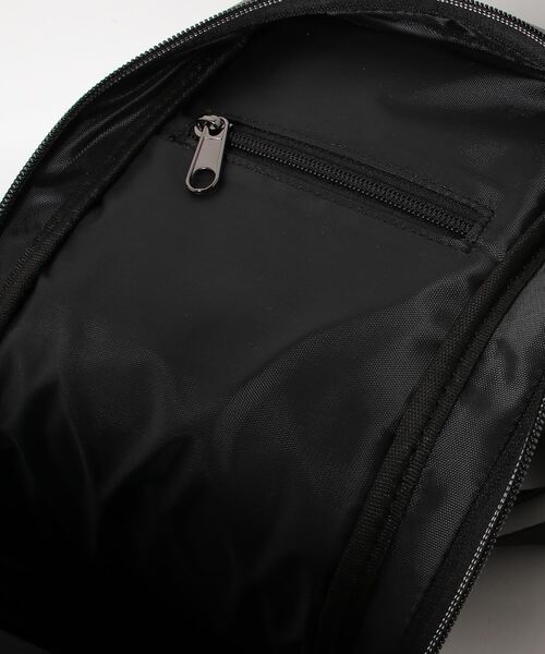 Misto Forza（ミストフォルツァ）の「スウェード調 合皮 ボディバッグ（ボディバッグ/ウエストポーチ・メンズ・ネイビー/ブラック/グレー・ﾌﾘ-）」の6枚目の写真