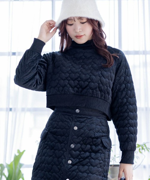 clear（クリア）の「ハートキルティングショート丈トップス[セットアップ可能]（スウェット・レディース・ブラック/グレイッシュベージュ/アイボリー/ピンク・F）」の3枚目の写真